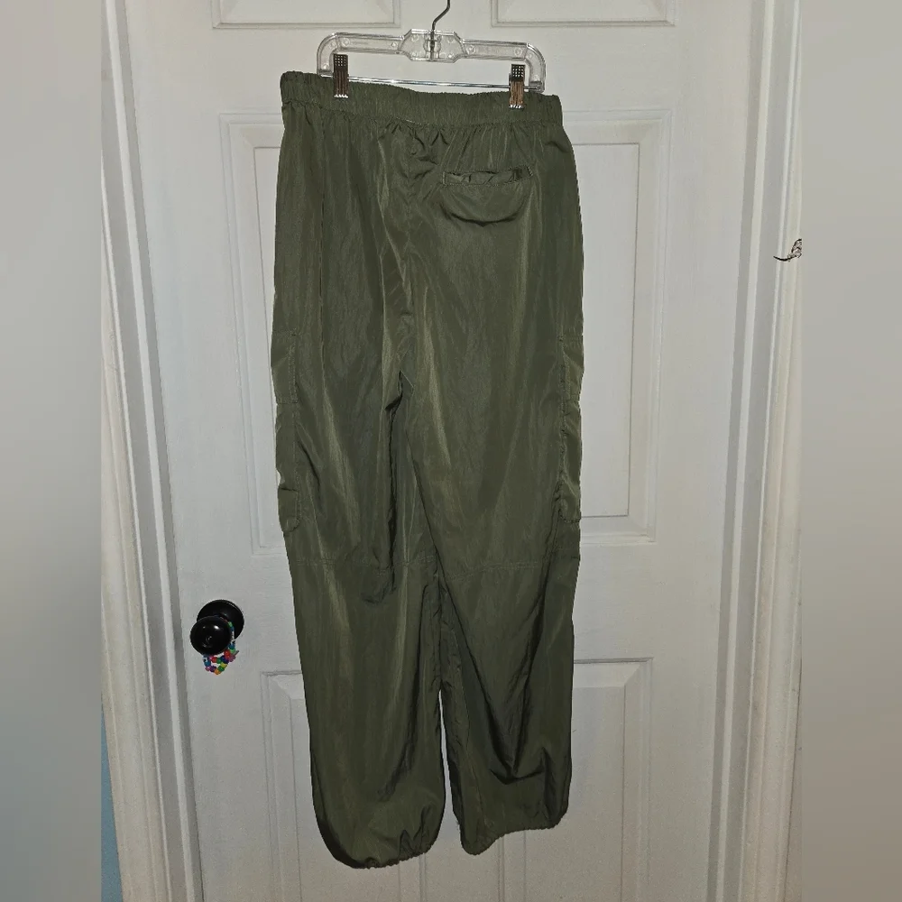 Aerie Offline Green Baggy Wide Leg Lightweight Pants Small - Picture 3 of 10